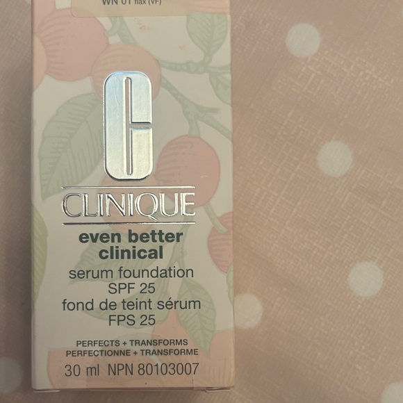 Clinique Other - Clinique Even Better Clinical Serum Foundation SPF 25
